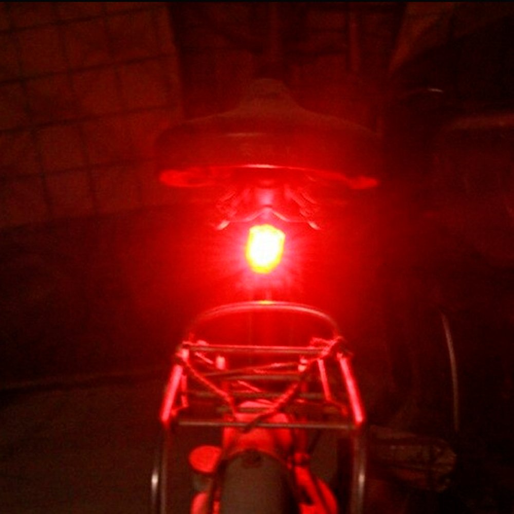 Lanterna LED Traseira para Bicicleta com Sinalização e USB Lanterna LED Traseira para Bicicleta com Sinalização e USB